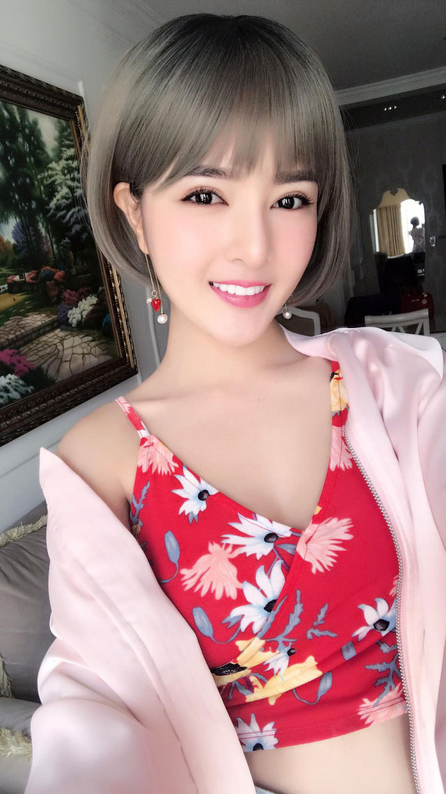 lily luta nâng ngực